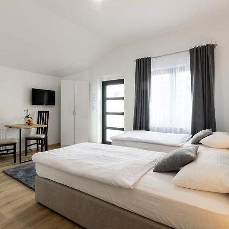 Apartmani Gundulic โอซีเยก ภายนอก รูปภาพ