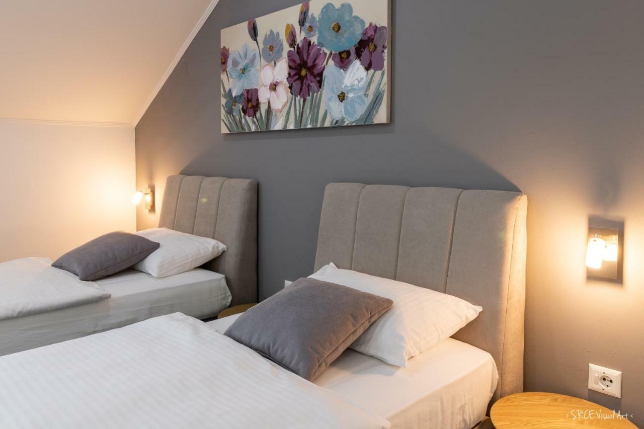 Apartmani Gundulic โอซีเยก ภายนอก รูปภาพ