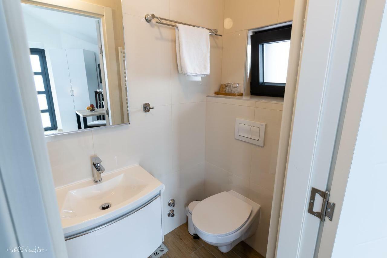 Apartmani Gundulic โอซีเยก ภายนอก รูปภาพ