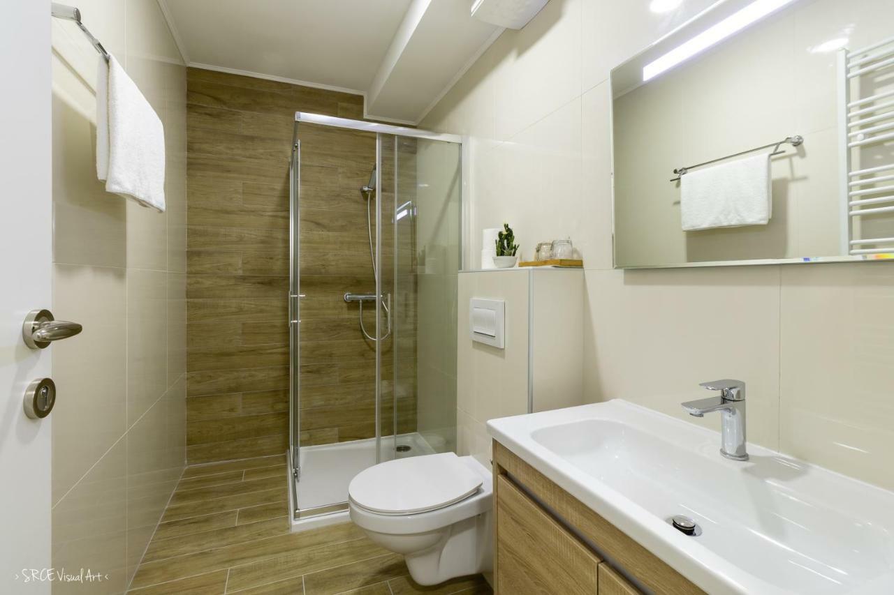 Apartmani Gundulic โอซีเยก ภายนอก รูปภาพ