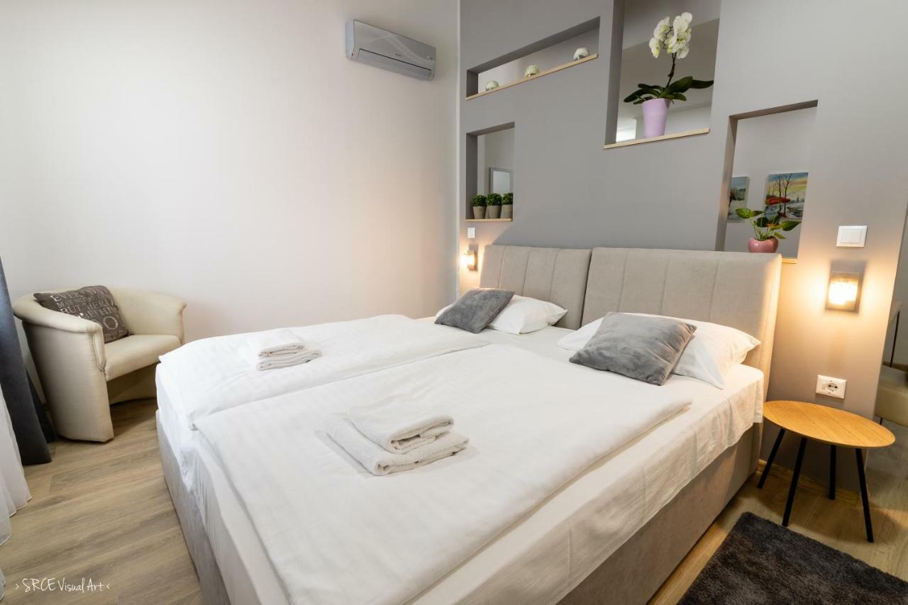 Apartmani Gundulic โอซีเยก ภายนอก รูปภาพ