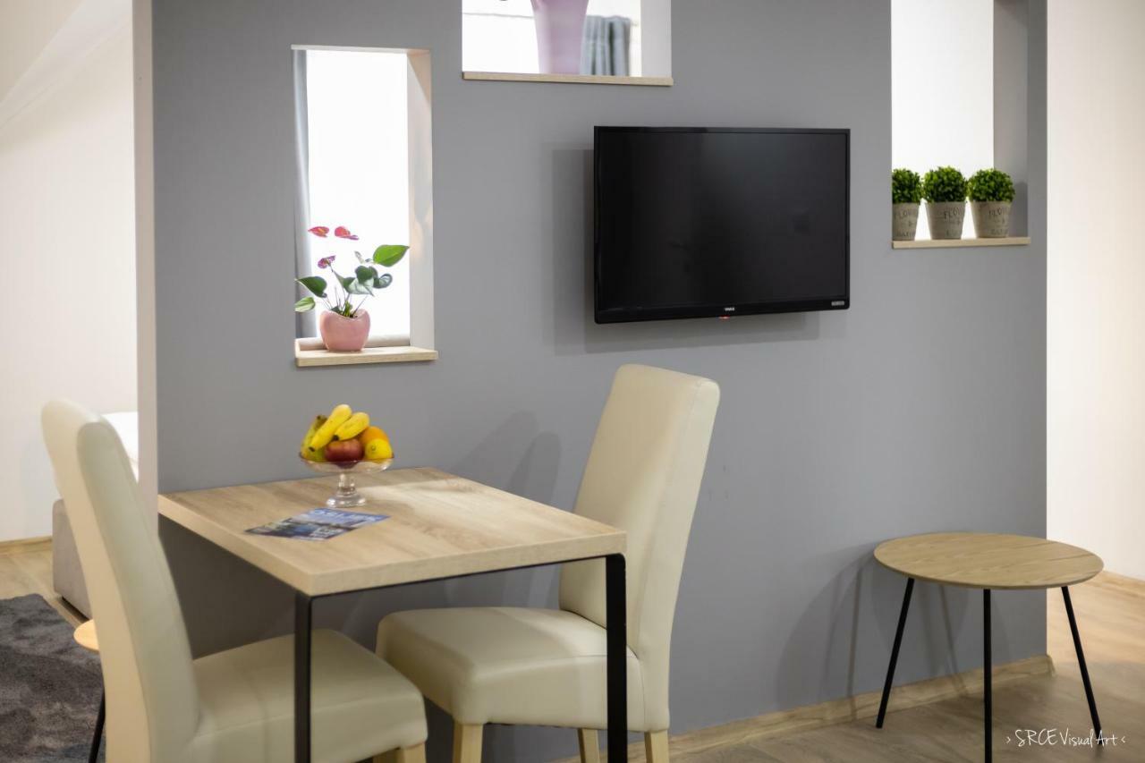 Apartmani Gundulic โอซีเยก ภายนอก รูปภาพ